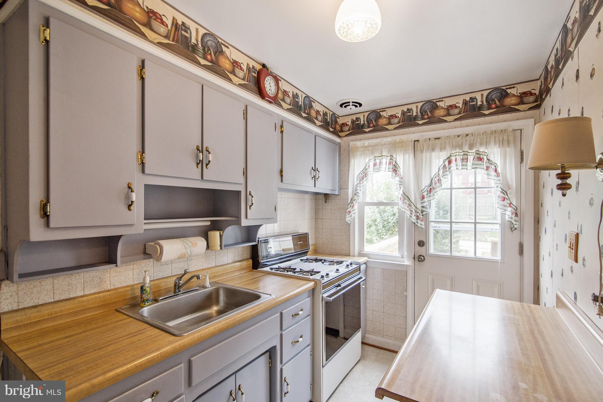 1031 Elm Road Baltimore, MD 21227 - Photo 9 of 25 Kitchen