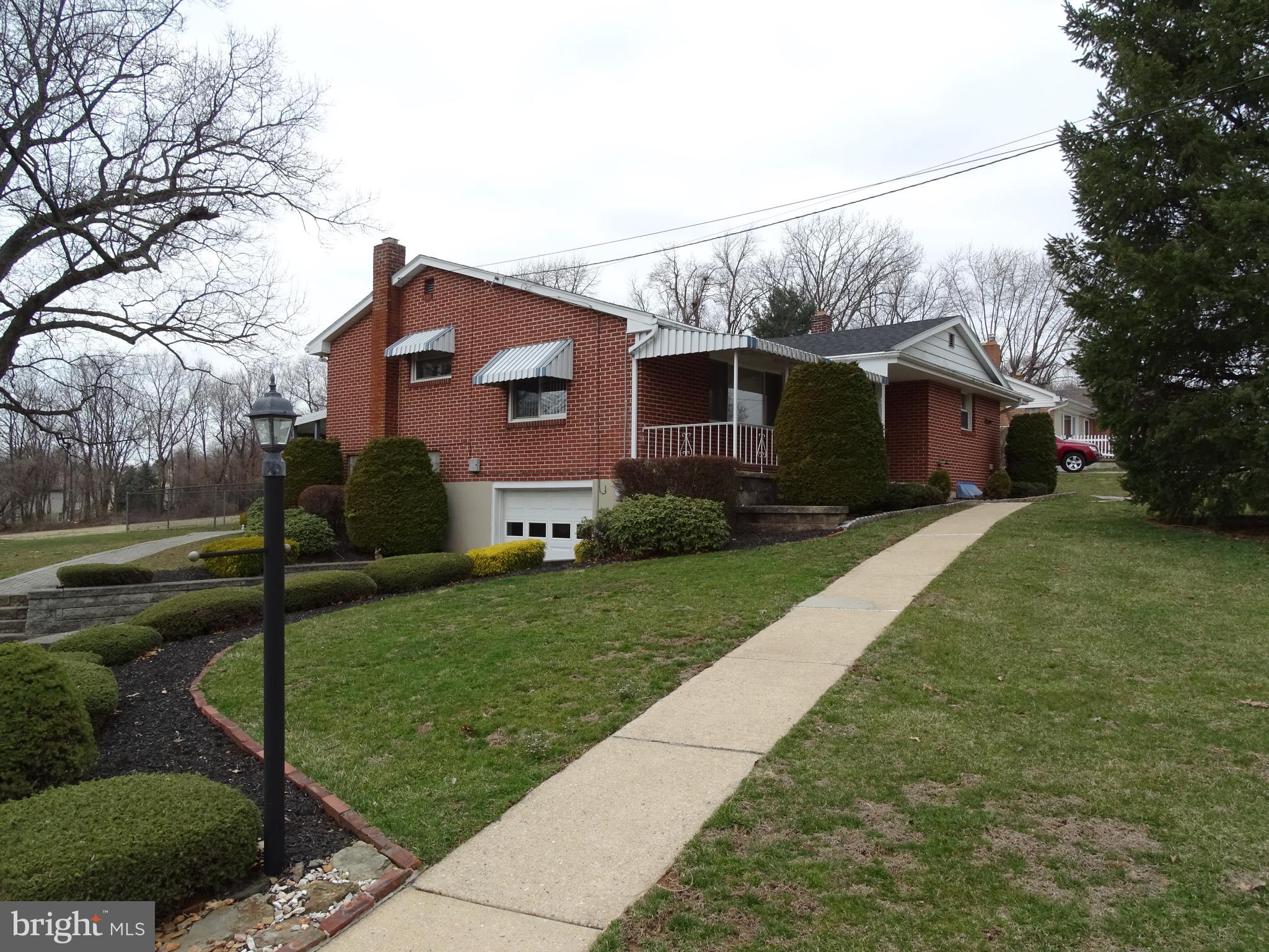1260 Crescent Road York, PA 17402 - Photo 2 of 35 Side View