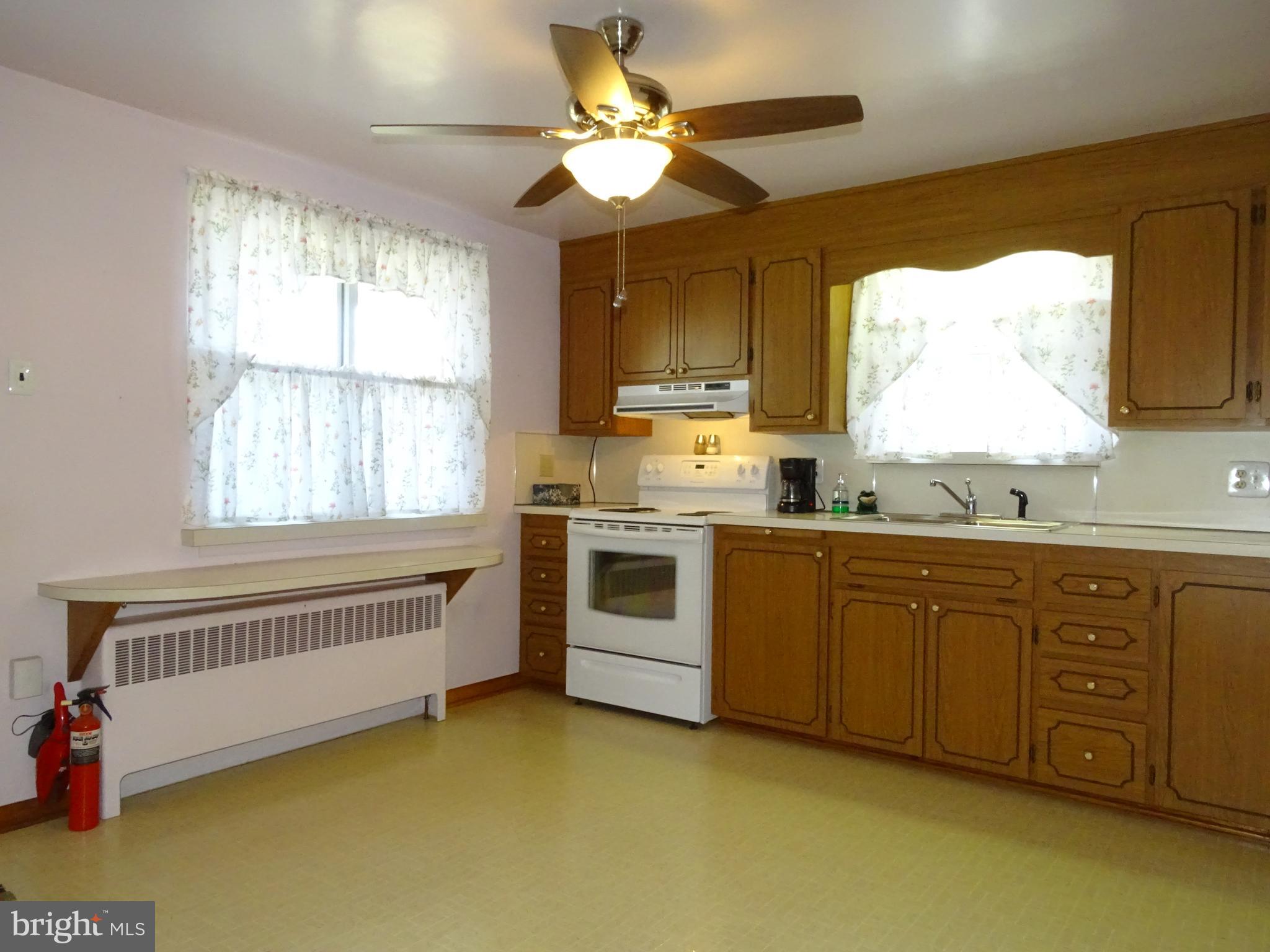 1260 Crescent Road York, PA 17402 - Photo 11 of 35 Eat In Kitchen