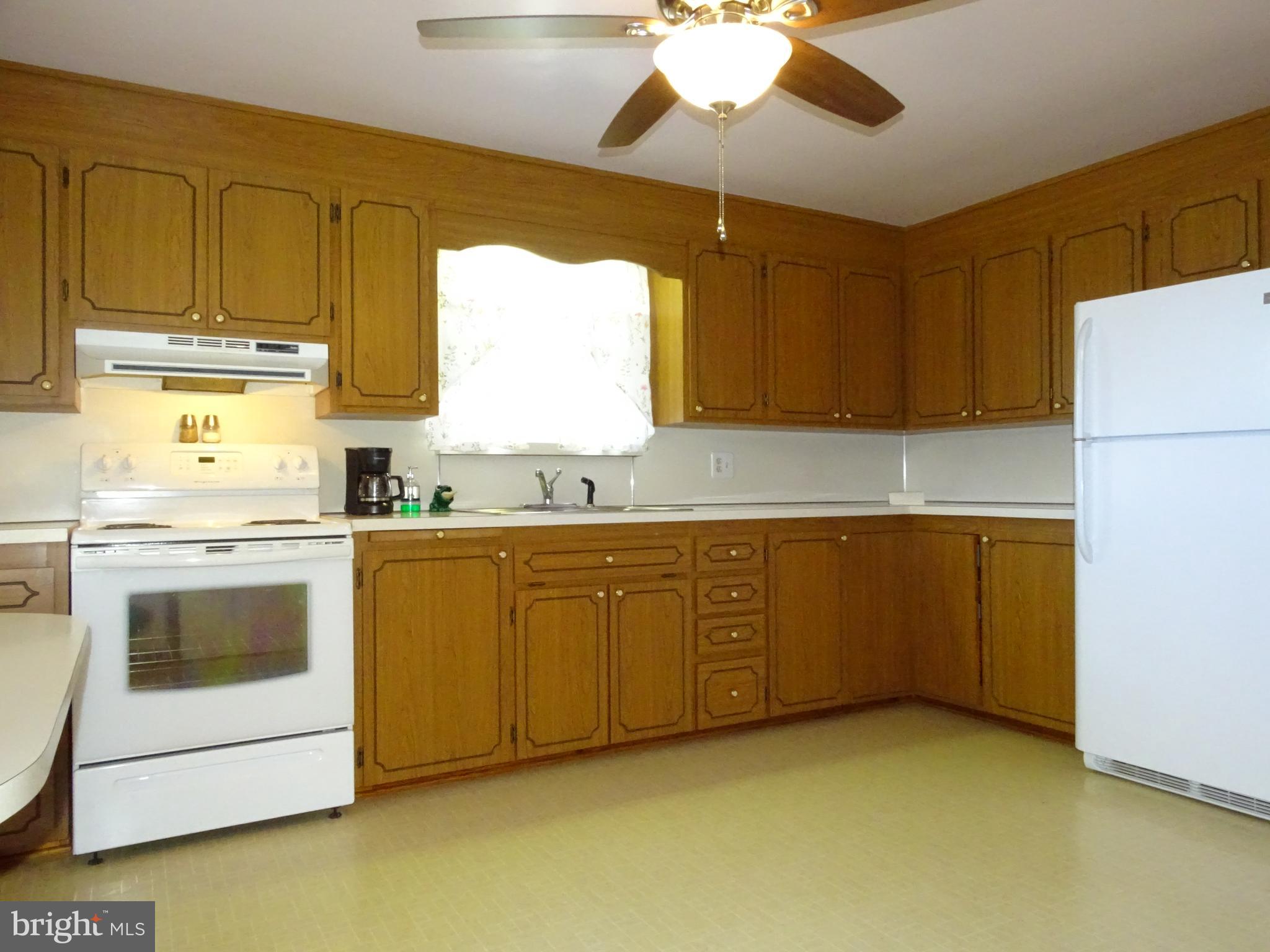 1260 Crescent Road York, PA 17402 - Photo 12 of 35 Eat In Kitchen