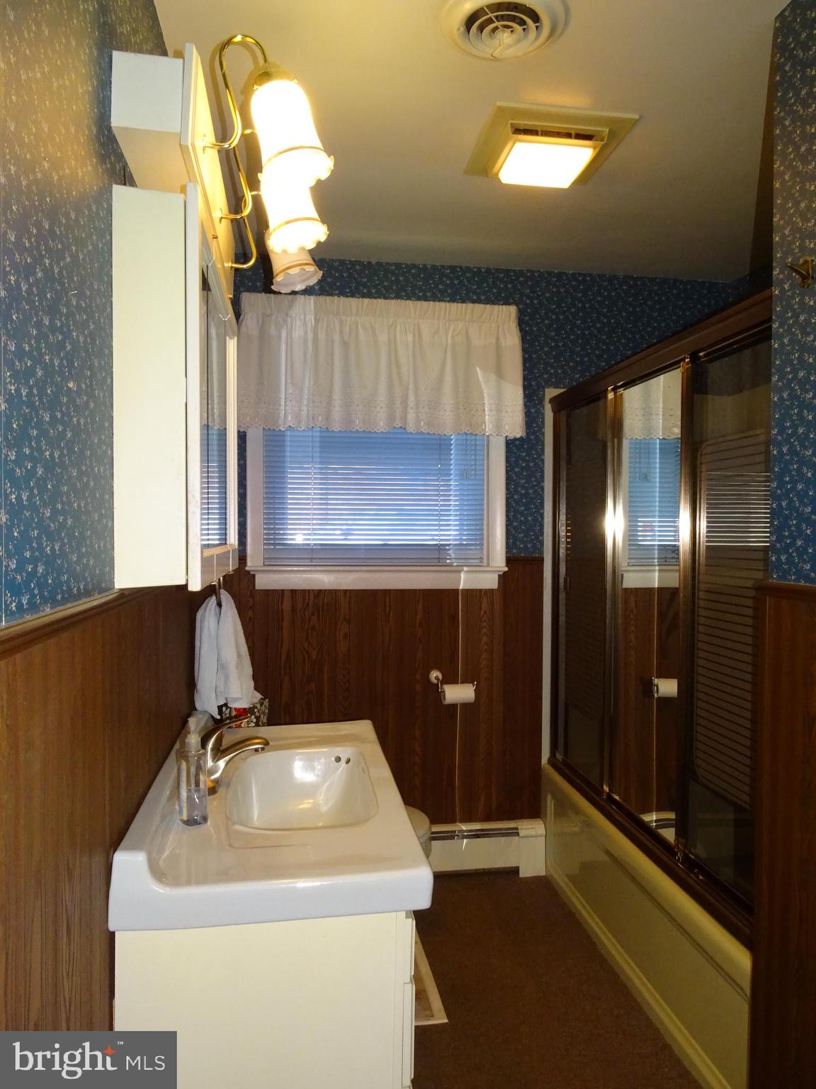 1260 Crescent Road York, PA 17402 - Photo 18 of 35 Full Bath 1
