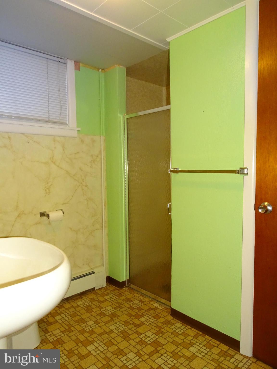1260 Crescent Road York, PA 17402 - Photo 22 of 35 Full Bath 2