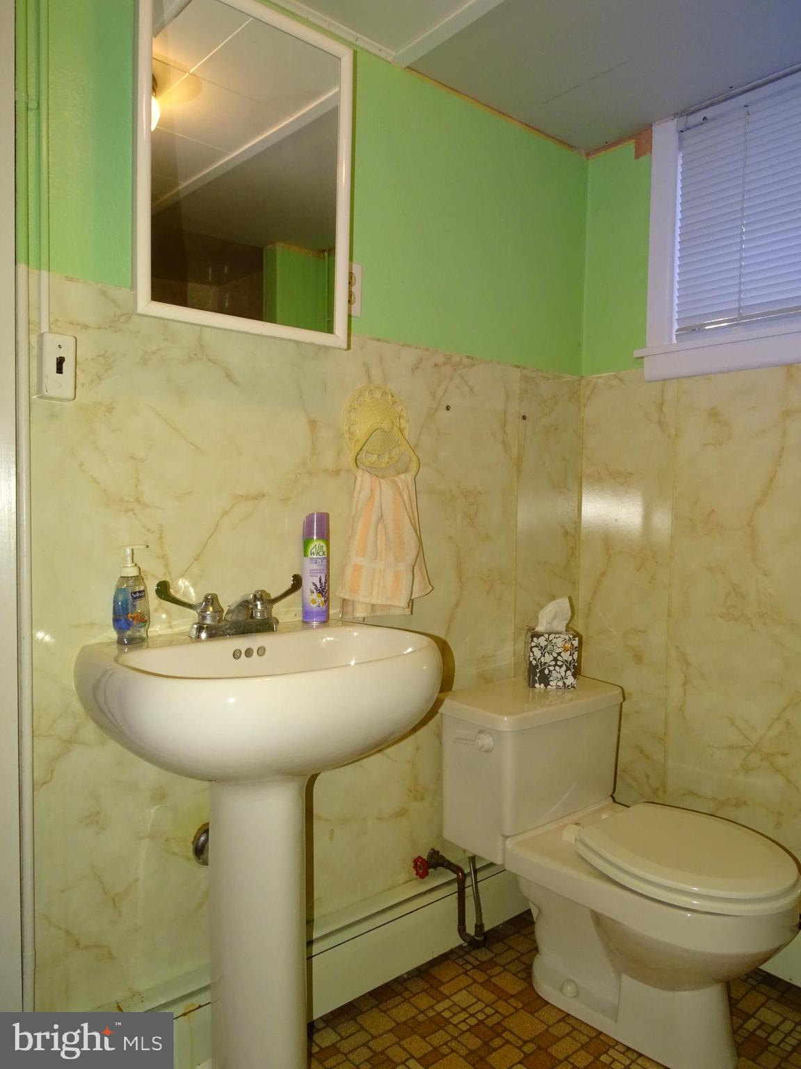 1260 Crescent Road York, PA 17402 - Photo 23 of 35 Full Bath 2