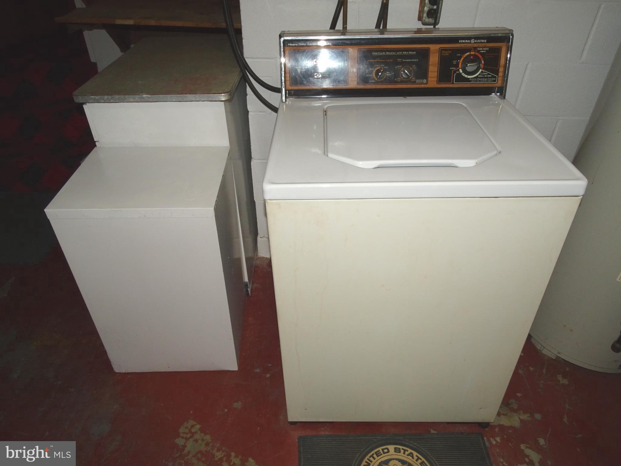 1260 Crescent Road York, PA 17402 - Photo 25 of 35 Laundry