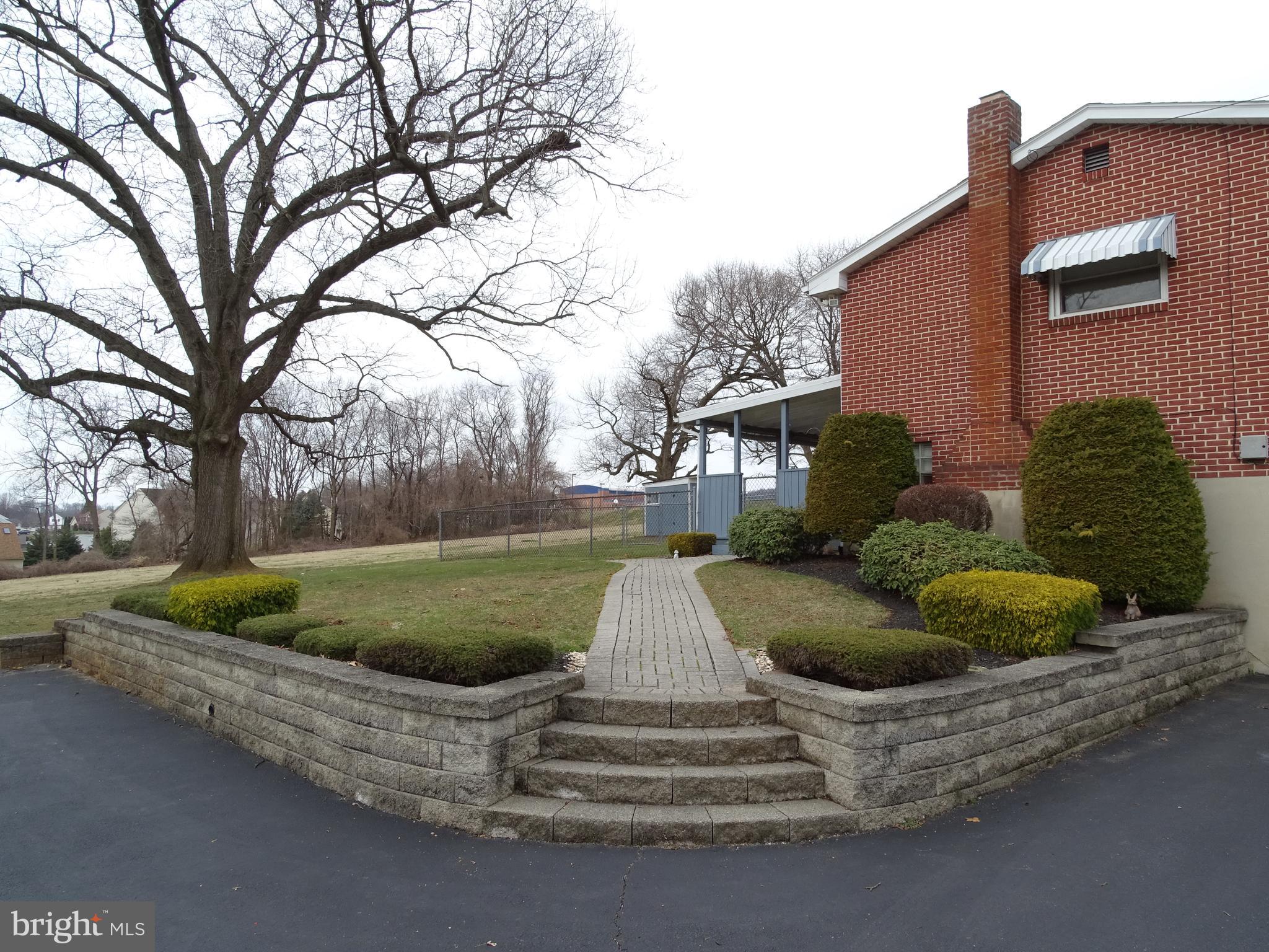 1260 Crescent Road York, PA 17402 - Photo 30 of 35 Hardscaping