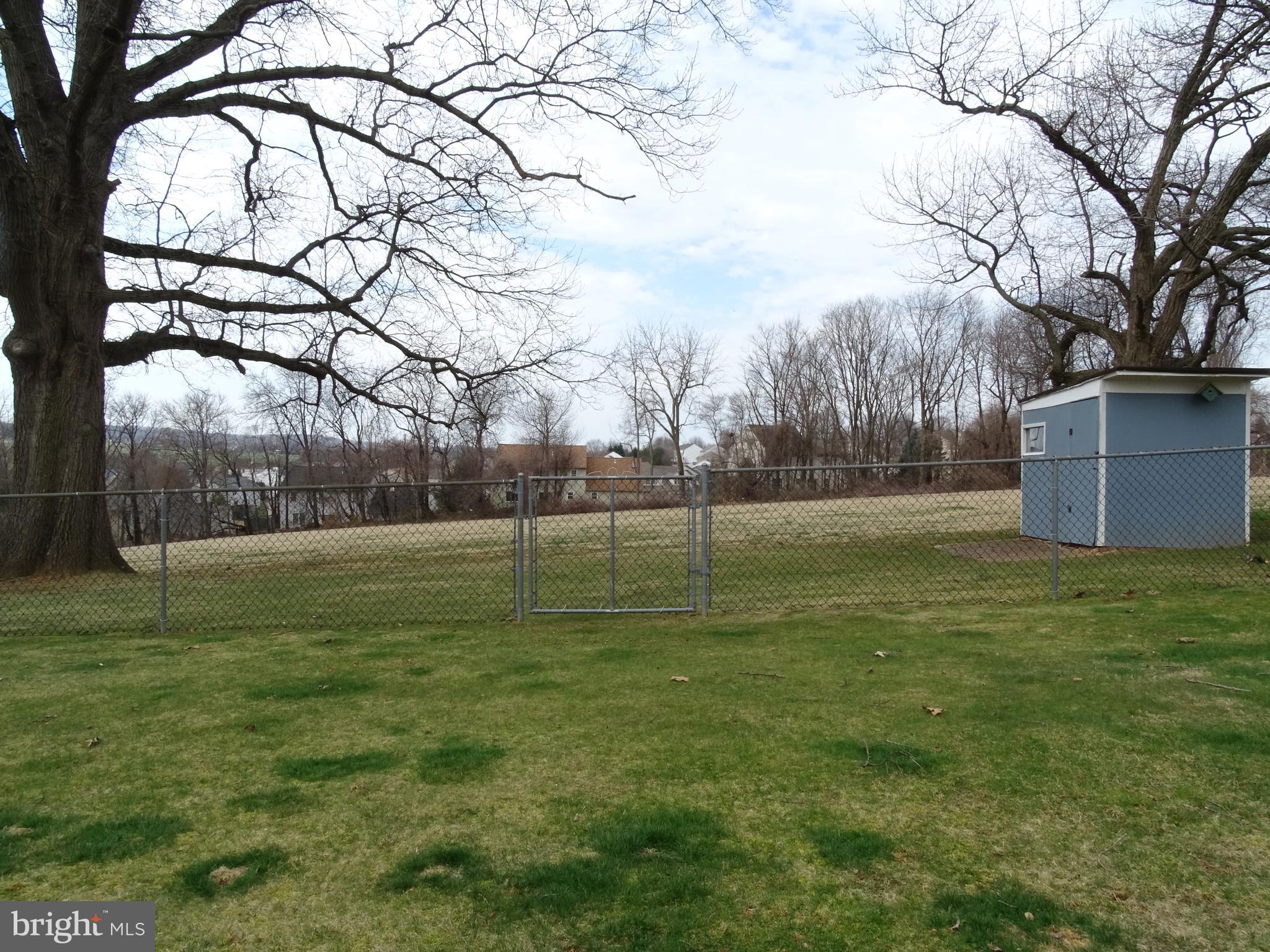 1260 Crescent Road York, PA 17402 - Photo 5 of 35 Back Yard View