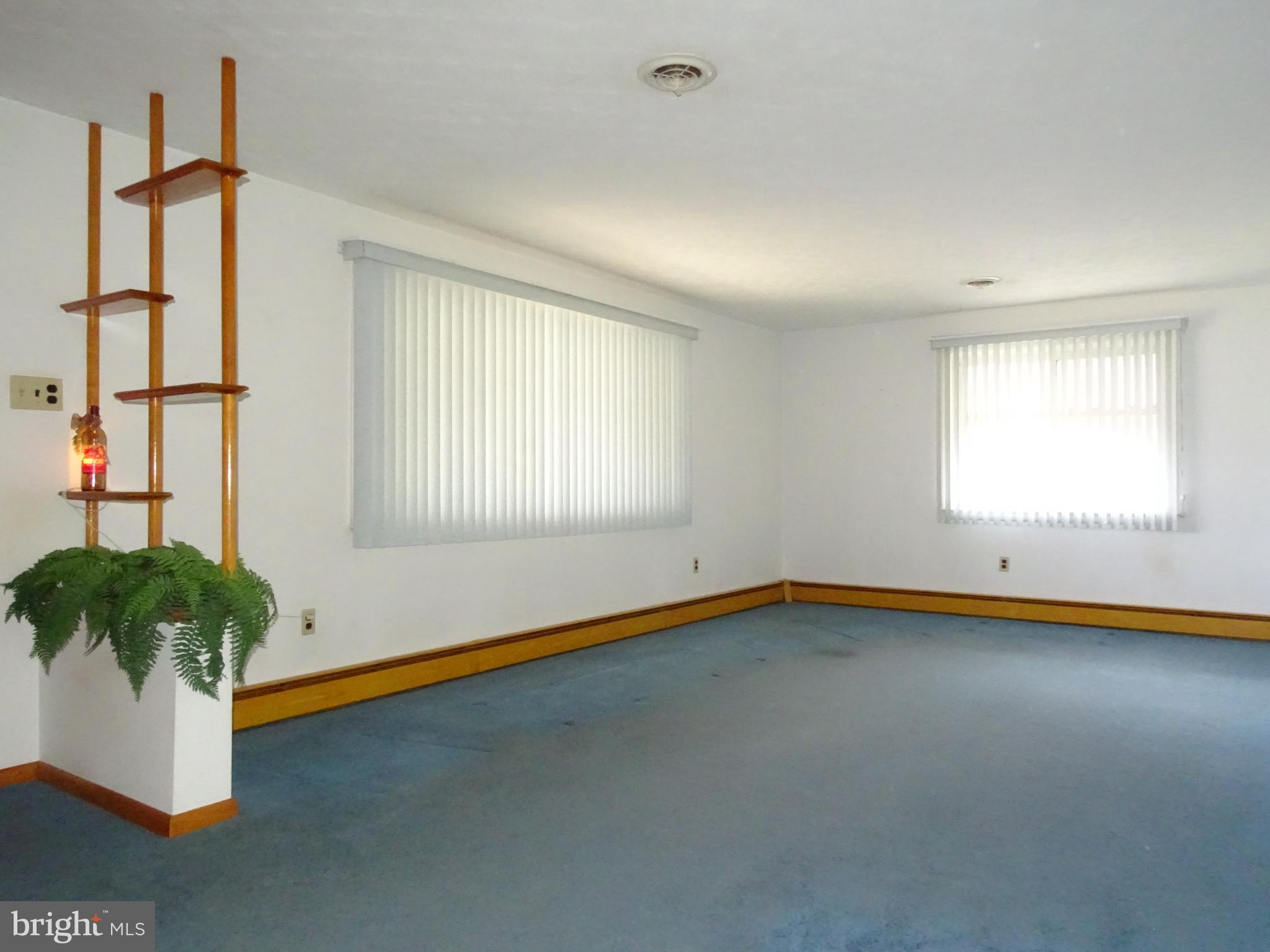 1260 Crescent Road York, PA 17402 - Photo 7 of 35 Living Room