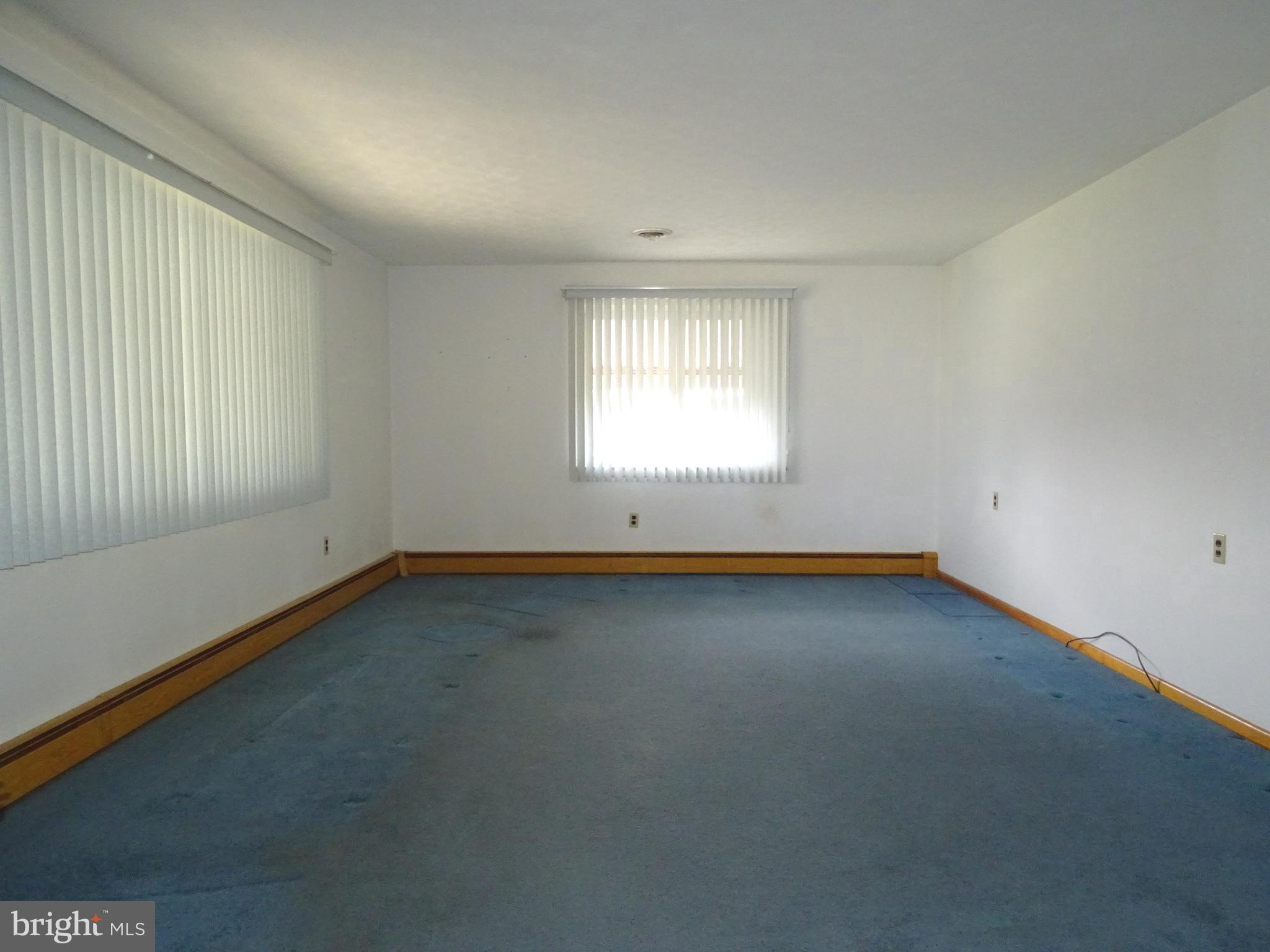 1260 Crescent Road York, PA 17402 - Photo 8 of 35 Living Room
