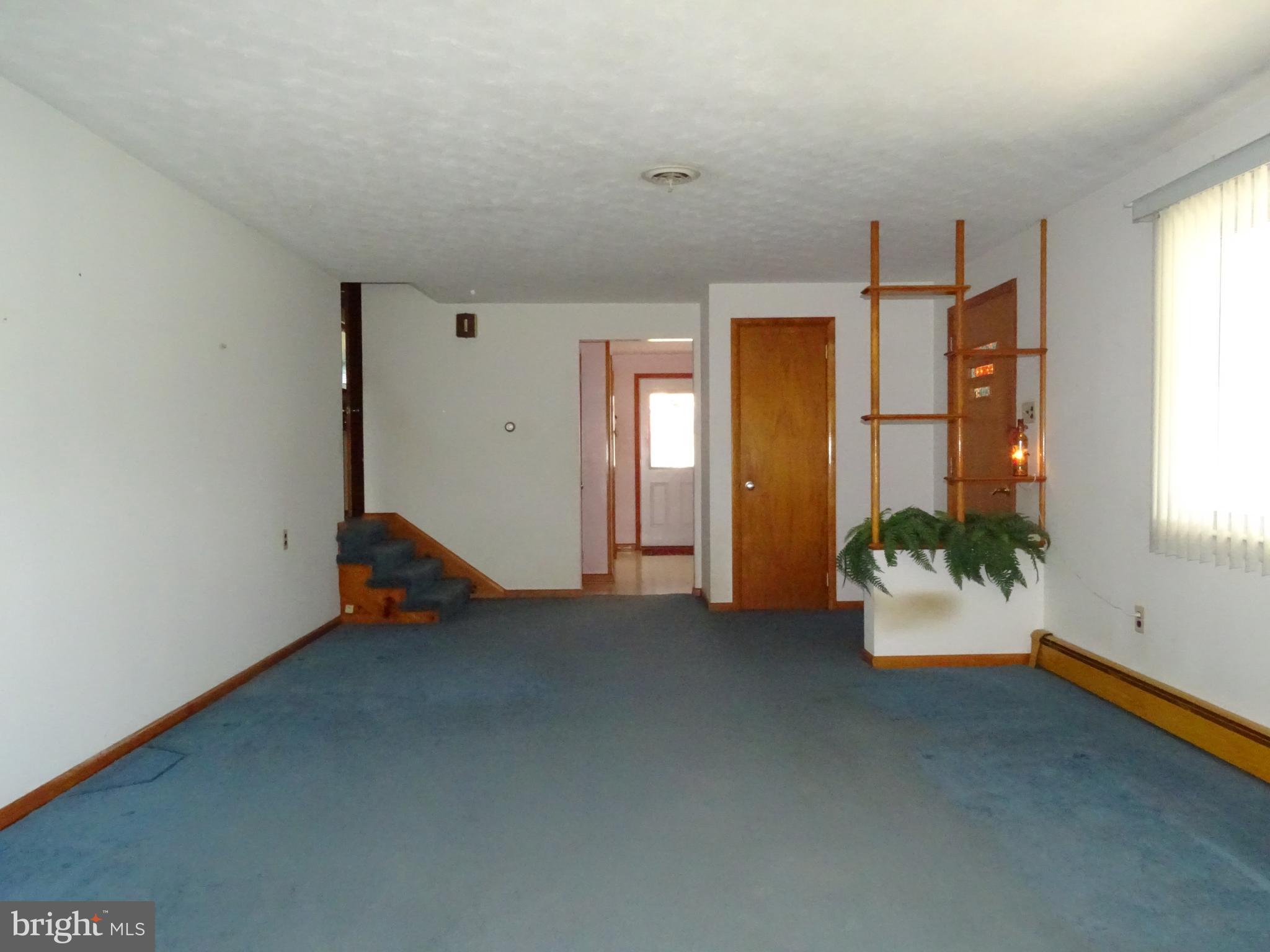 1260 Crescent Road York, PA 17402 - Photo 9 of 35 Living Room