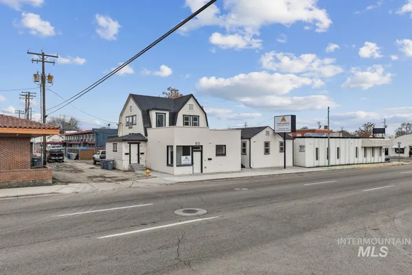 $1,425,000 | 911 2nd Street South, Nampa, ID 83651