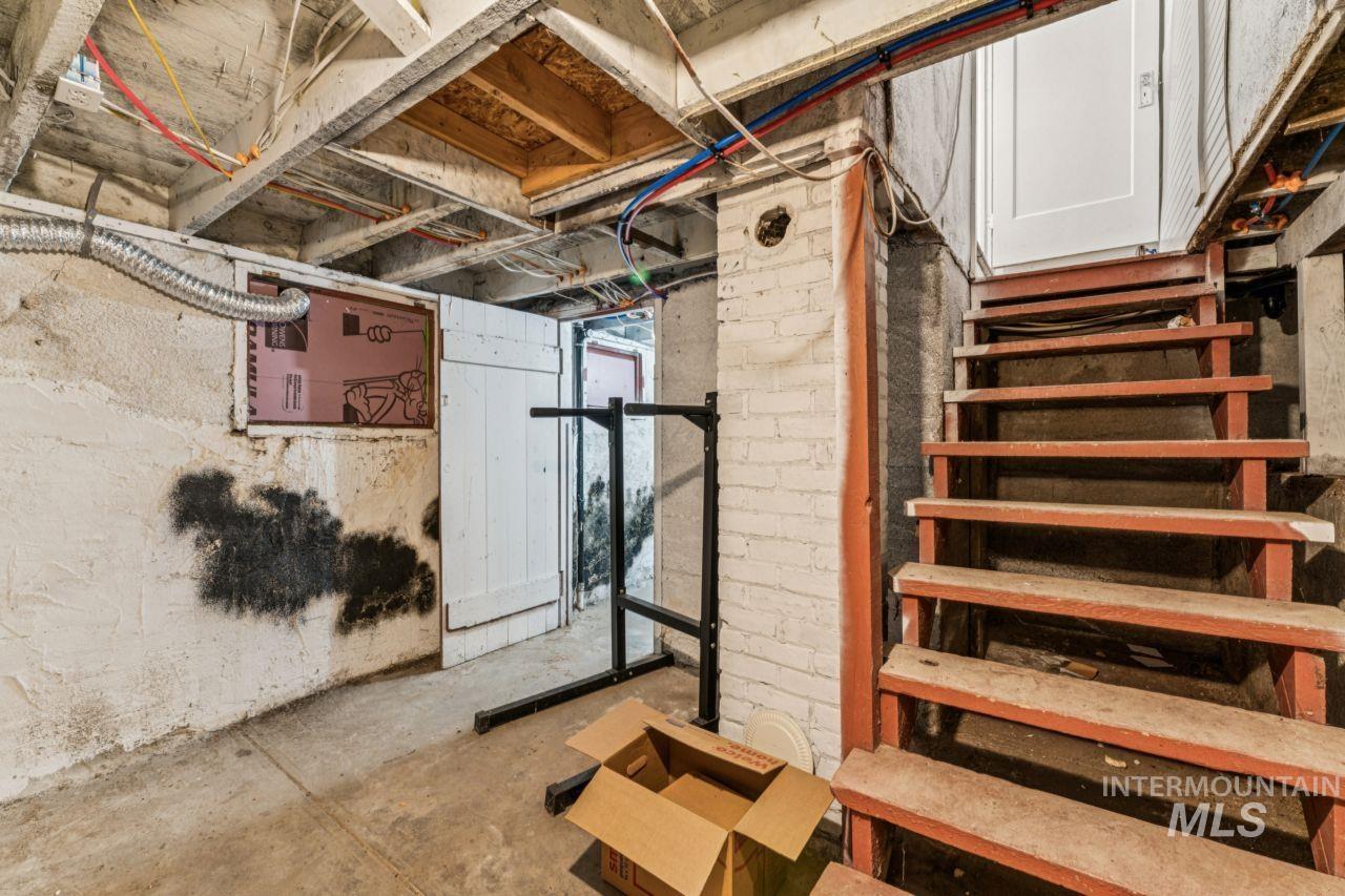 911 2nd Street South Nampa, ID 83651 - Photo 39 of 50 View of unfinished below grade area