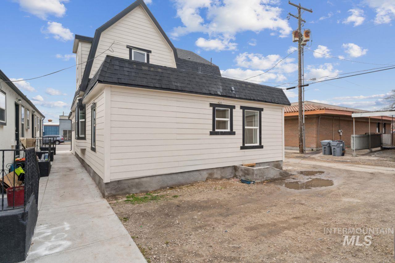 911 2nd Street South Nampa, ID 83651 - Photo 44 of 50 Rear view of house featuring roof with shingles and a gambrel roof