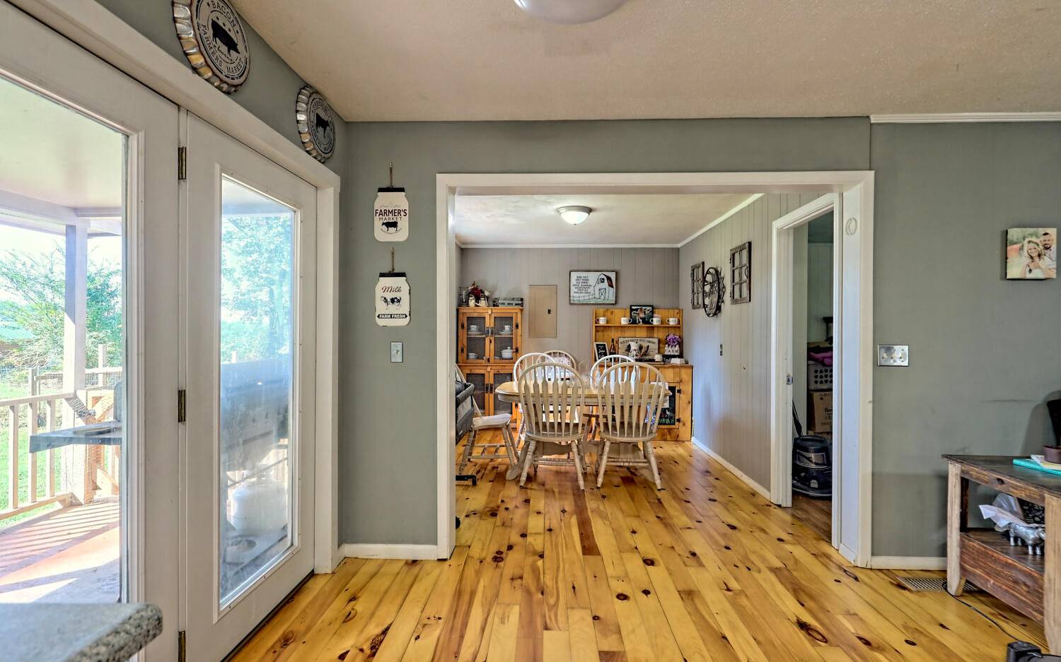 760 Panther Top Road Murphy, NC 28906 - Photo 14 of 45 a room with wooden floor and furniture