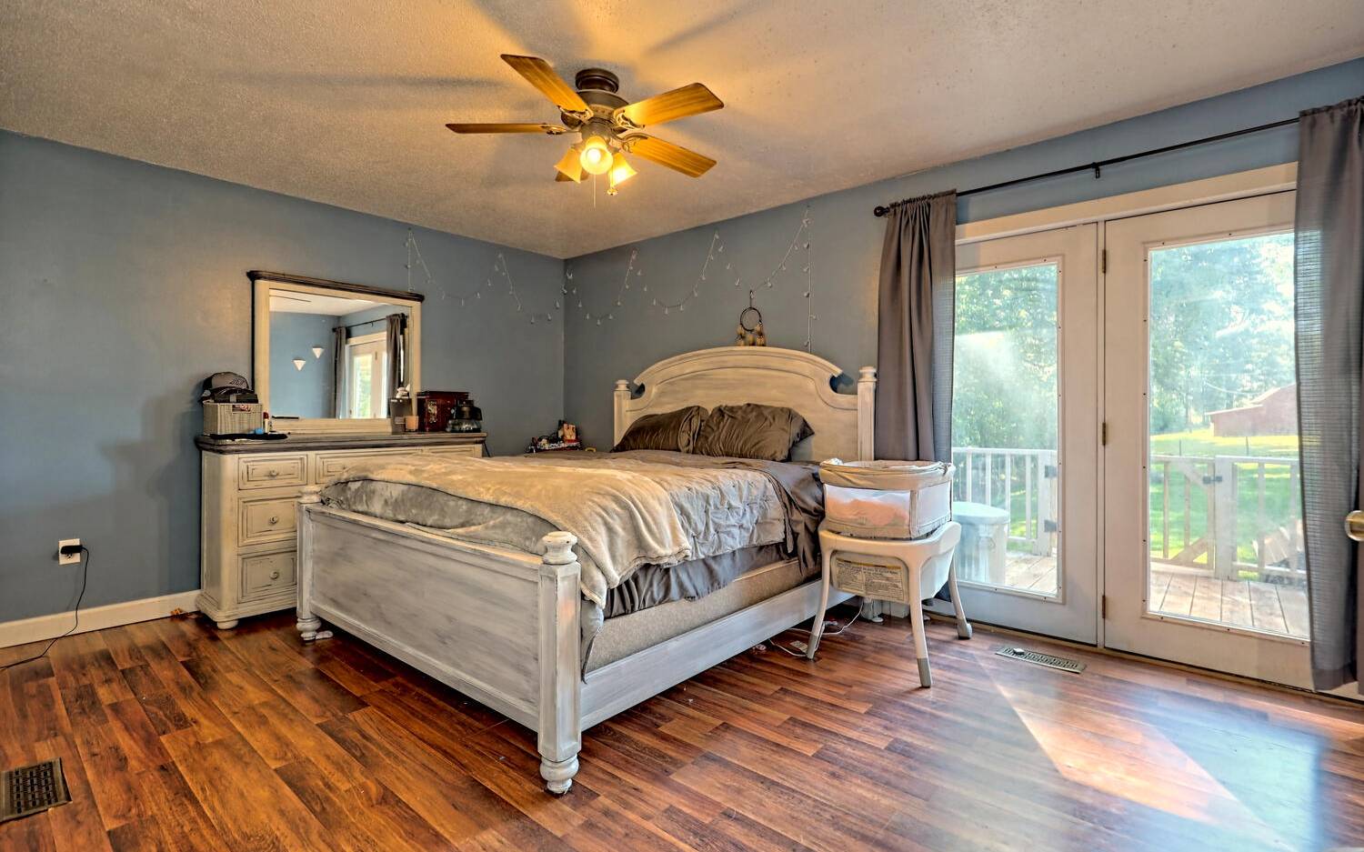 760 Panther Top Road Murphy, NC 28906 - Photo 22 of 45 a bedroom with a bed and a large window