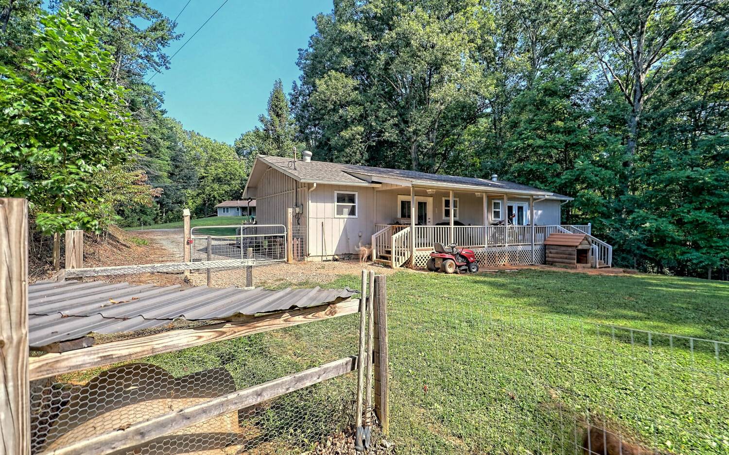 760 Panther Top Road Murphy, NC 28906 - Photo 32 of 45 front view of a house with a yard