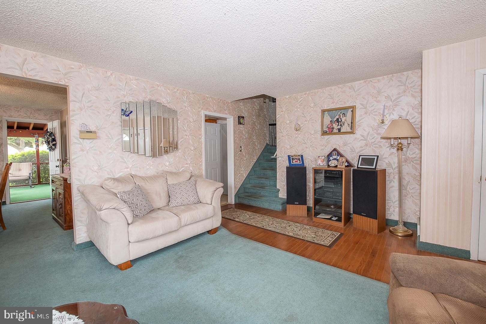 555 Vernon Road Springfield, PA 19064 - Photo 7 of 43 Living Room