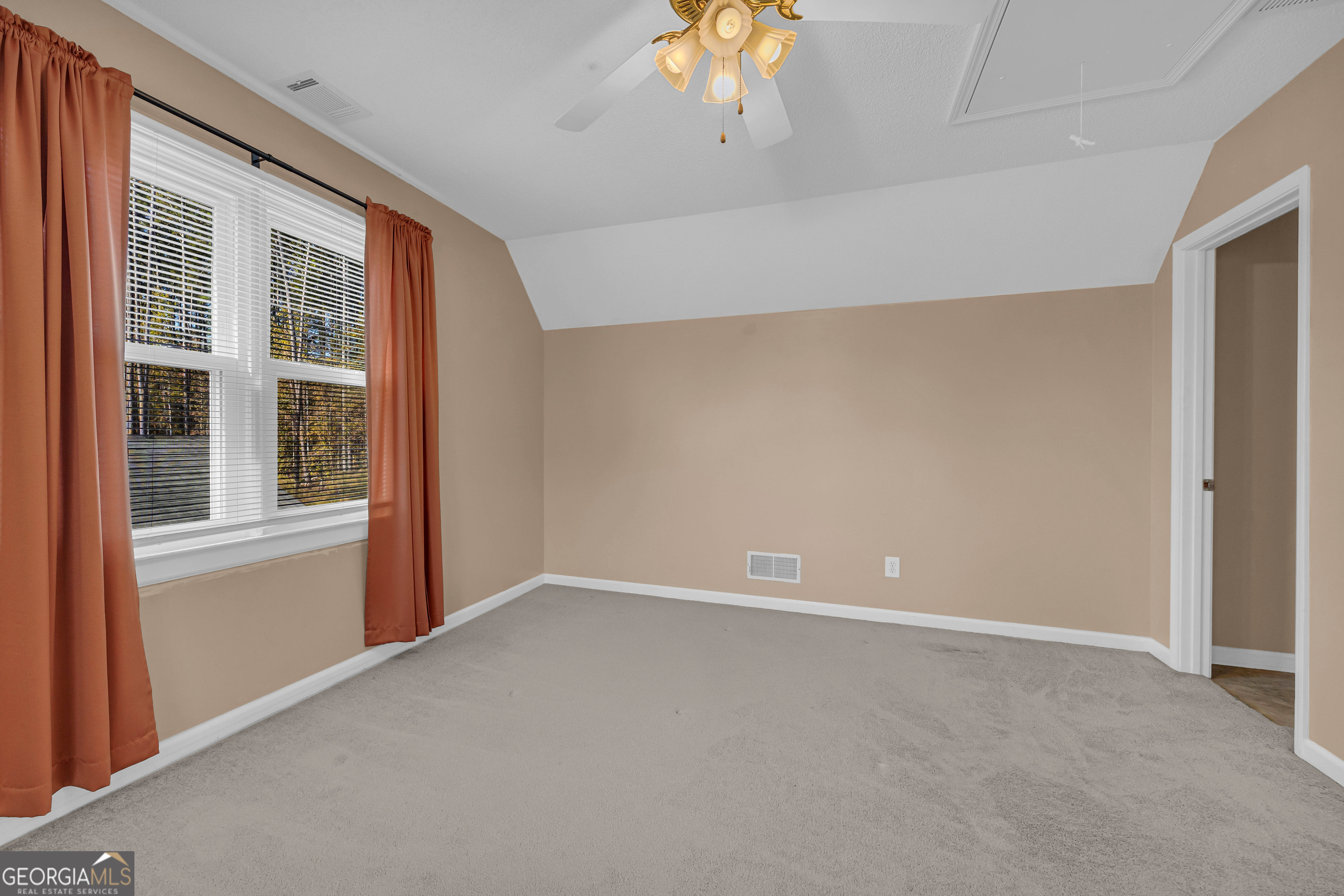 97 Estatohe Circle Toccoa, GA 30577 - Photo 41 of 54 an empty room with a window