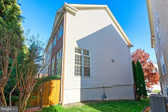 $999,999 | 7204 Lyndam Hill Circle, Lorton, VA 22079