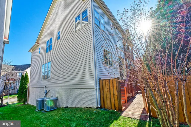 $999,999 | 7204 Lyndam Hill Circle, Lorton, VA 22079