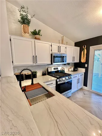 $2,995 | 1724 Pinion Mesa Court, Las Vegas, NV 89128