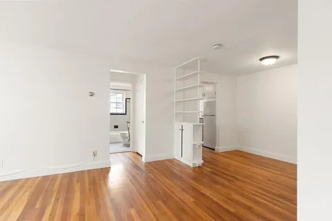 $2,200 | 4 Menotomy Road, Unit 5, Arlington, MA 02476