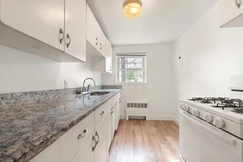 $2,200 | 4 Menotomy Road, Unit 5, Arlington, MA 02476