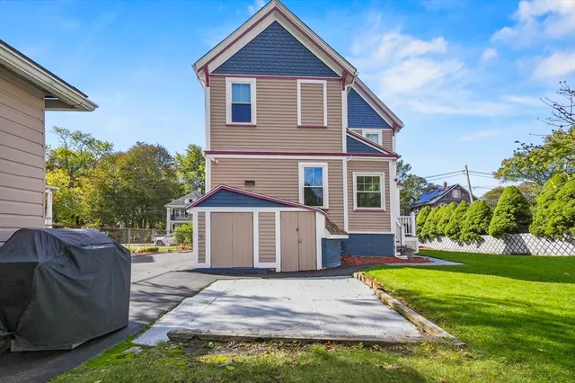 a view of a house with a yard