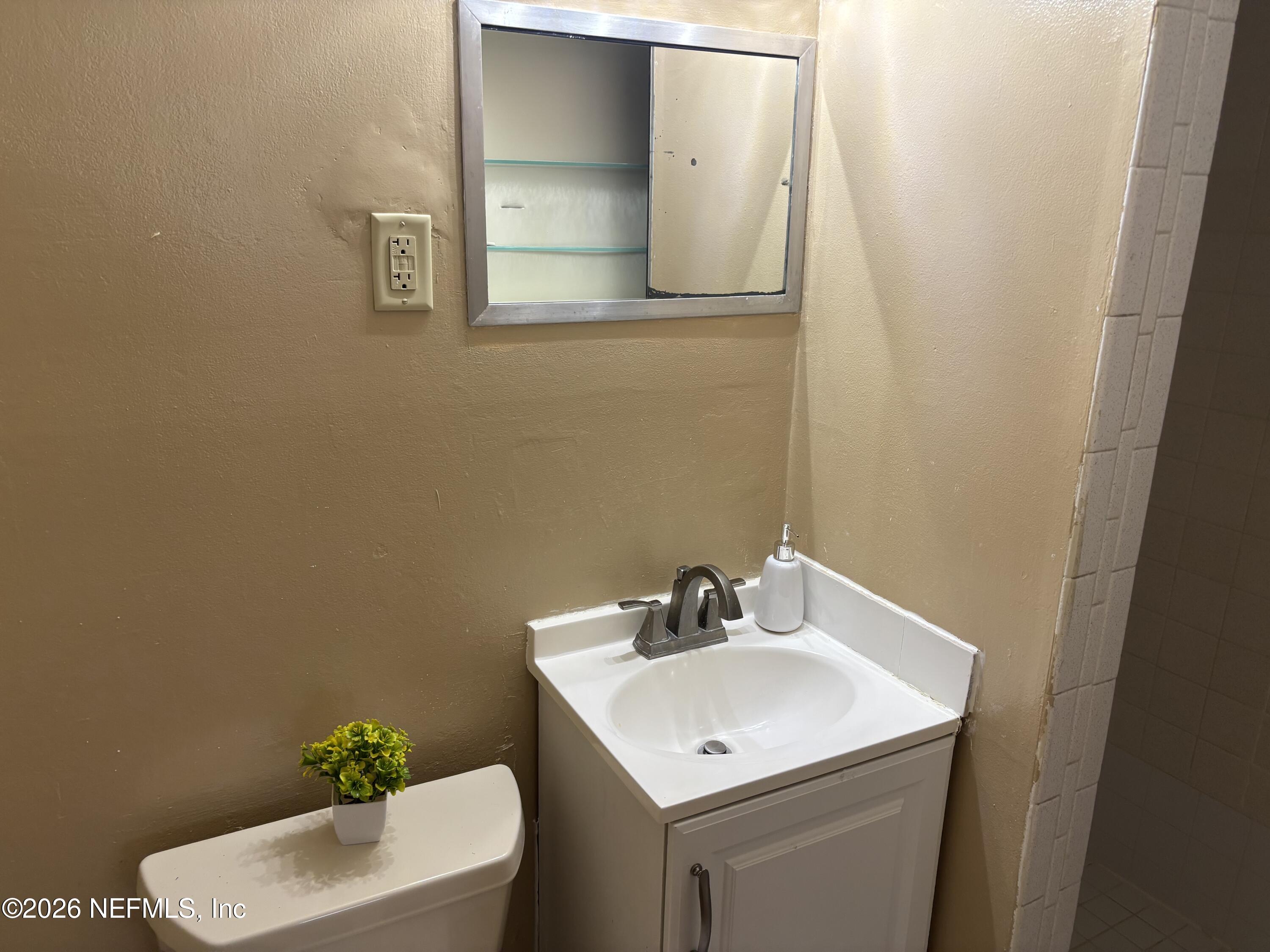 1644 Lessard Circle Jacksonville, FL 32208 - Photo 15 of 26 Primary Bath