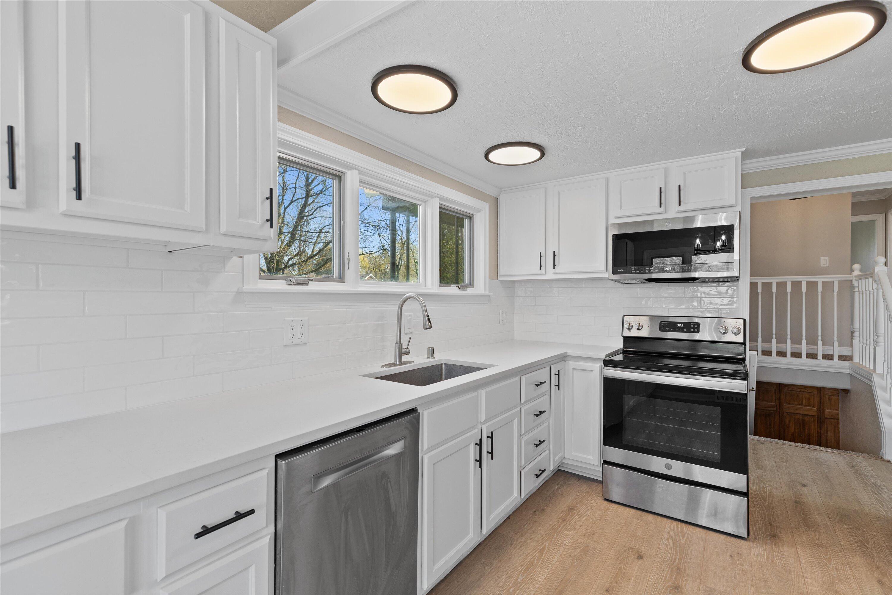 14225 Forest View Lane Brookfield, WI 53005 - Photo 13 of 45 22-0G8A9783