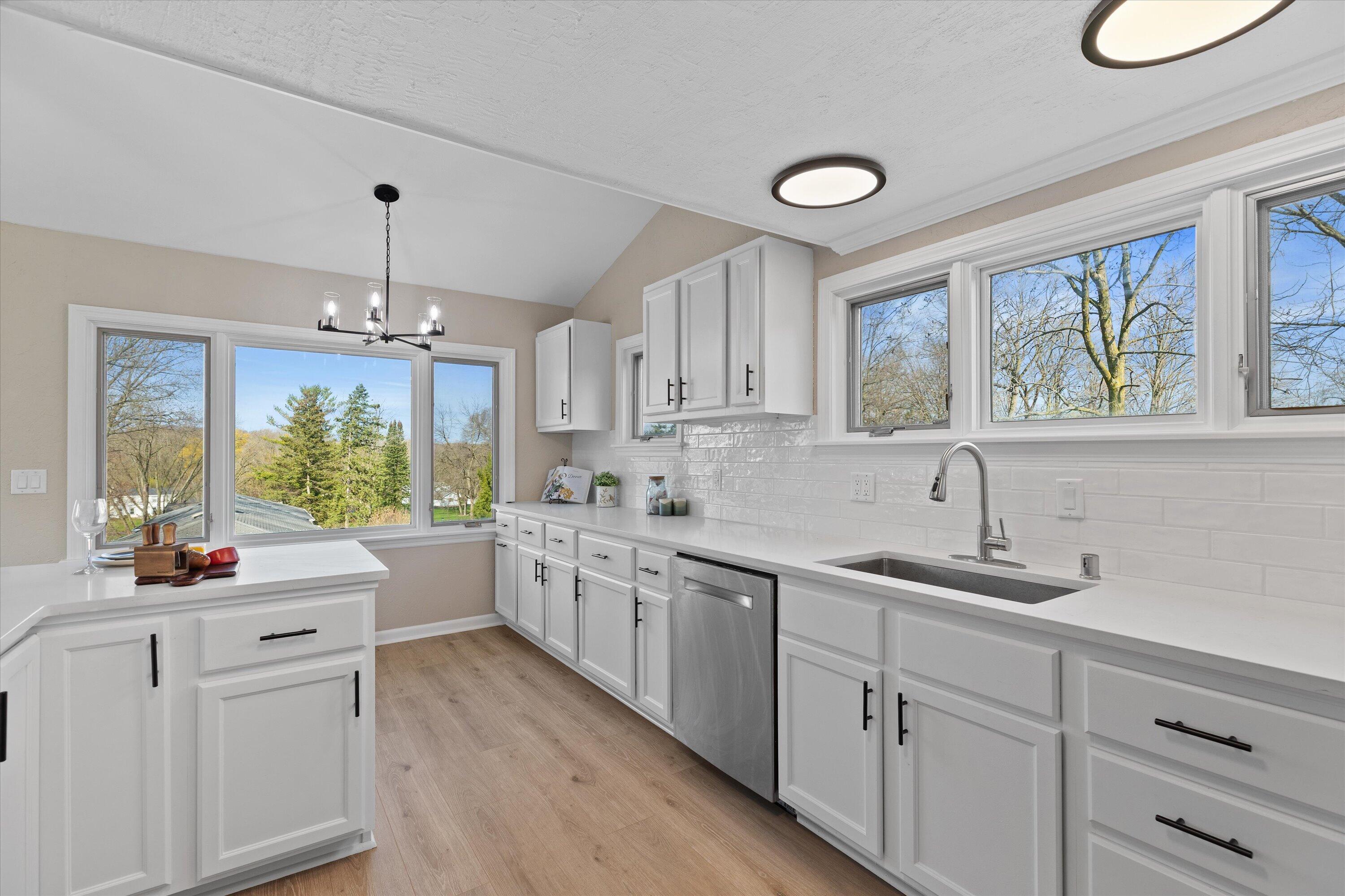 14225 Forest View Lane Brookfield, WI 53005 - Photo 14 of 45 23-0G8A9789