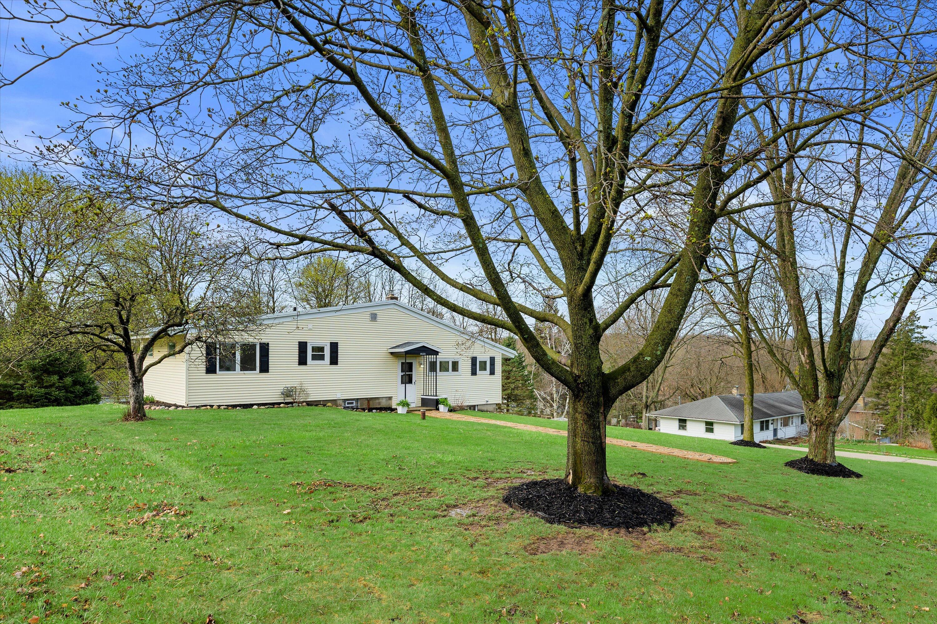 14225 Forest View Lane Brookfield, WI 53005 - Photo 3 of 45 04-0G8A9679