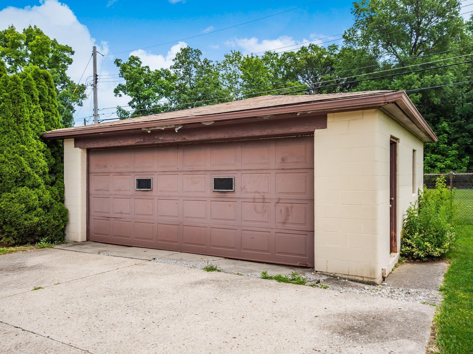 380 Topsfield Road Columbus, OH 43228 - Photo 8 of 42