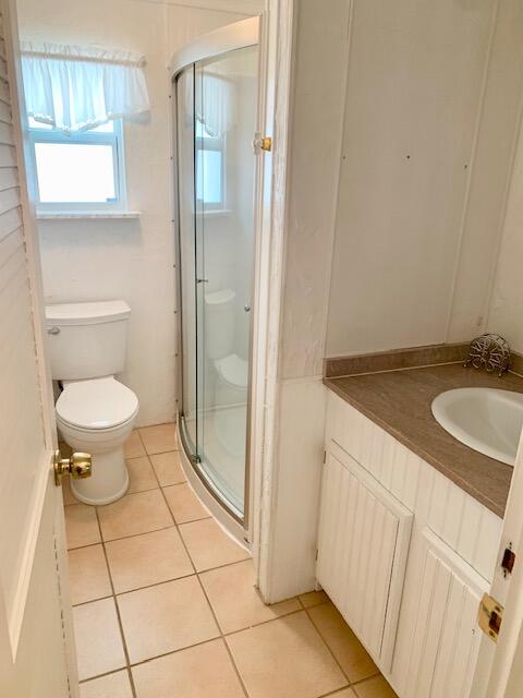 922 South Silver Circle Key Largo, FL 33037 - Photo 11 of 38 GUEST BATHROOM