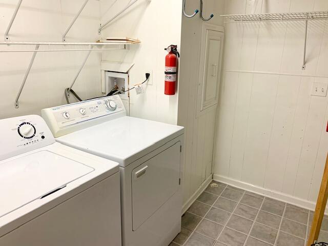 922 South Silver Circle Key Largo, FL 33037 - Photo 14 of 38 LAUNDRY ROOM INSIDE HOME