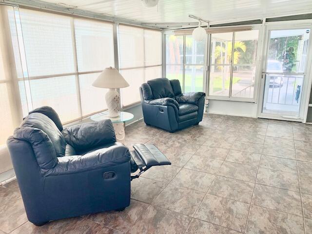 922 South Silver Circle Key Largo, FL 33037 - Photo 3 of 38 SUN ROOM