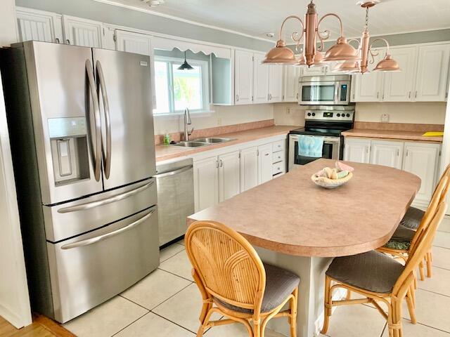 922 South Silver Circle Key Largo, FL 33037 - Photo 6 of 38 KITCHEN VIEW