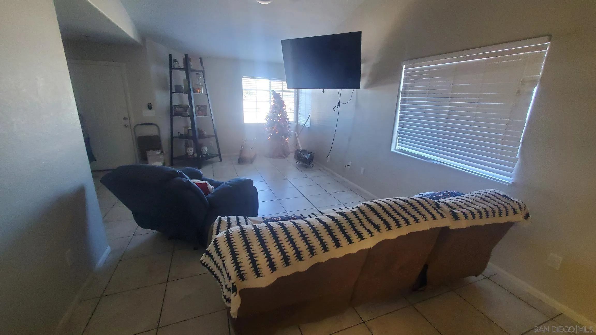 312 Chisolm Trail Imperial, CA 92251 - Photo 9 of 10 a balcony with couch