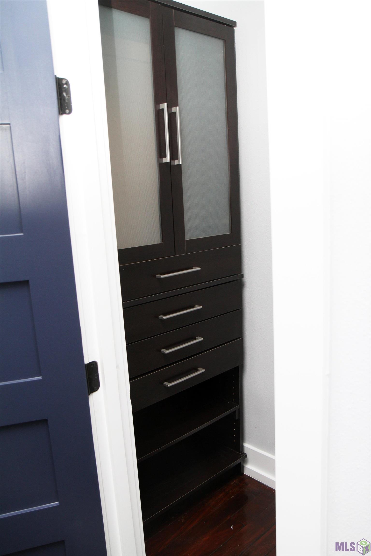 830 East Boulevard Baton Rouge, LA 70802 - Photo 28 of 37 Bedroom 2- Closet Organizer