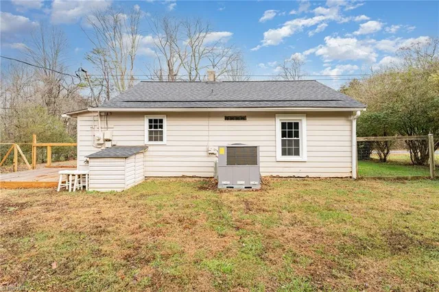 $1,200 | 7831 Summerfield Road, Summerfield, NC 27358