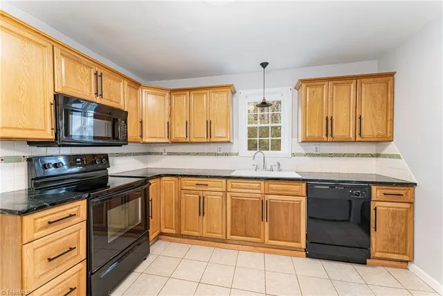 $1,200 | 7831 Summerfield Road, Summerfield, NC 27358