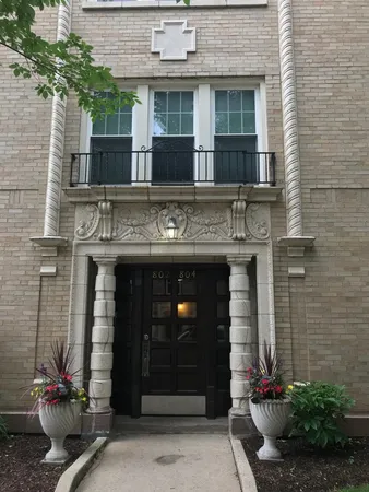 $1,900 | 802 Elmwood Avenue, Unit 3E, Evanston, IL 60202