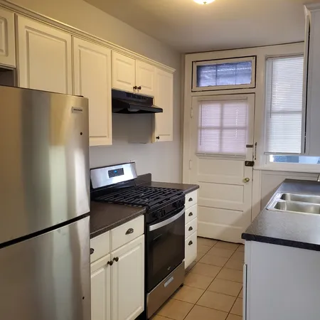 $1,900 | 802 Elmwood Avenue, Unit 3E, Evanston, IL 60202