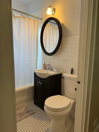 $1,900 | 802 Elmwood Avenue, Unit 3E, Evanston, IL 60202
