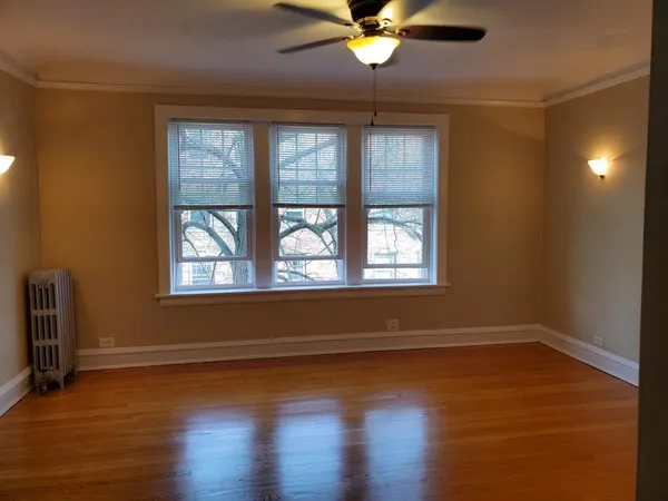 $1,900 | 802 Elmwood Avenue, Unit 3E, Evanston, IL 60202