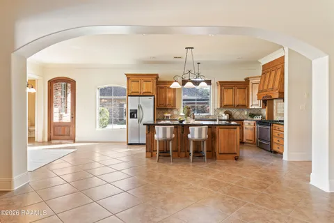 $699,900 | 216 Edgewood Avenue, Rayne, LA 70578
