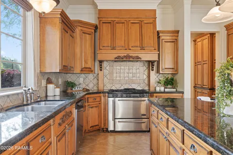 $699,900 | 216 Edgewood Avenue, Rayne, LA 70578