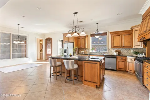 $699,900 | 216 Edgewood Avenue, Rayne, LA 70578