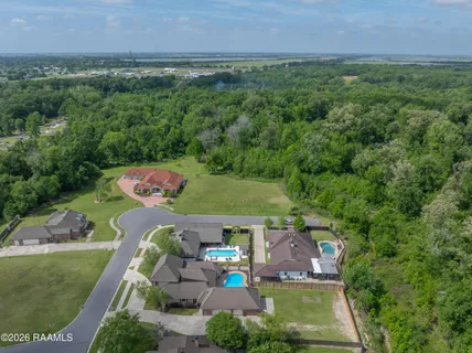 $699,900 | 216 Edgewood Avenue, Rayne, LA 70578