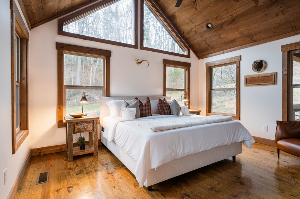 89 High Mdws Drive Morganton, GA 30560 - Photo 38 of 63 a bedroom with bed and window