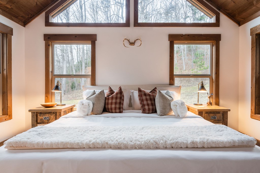 89 High Mdws Drive Morganton, GA 30560 - Photo 39 of 63 a large bed sitting in a bedroom next to a window